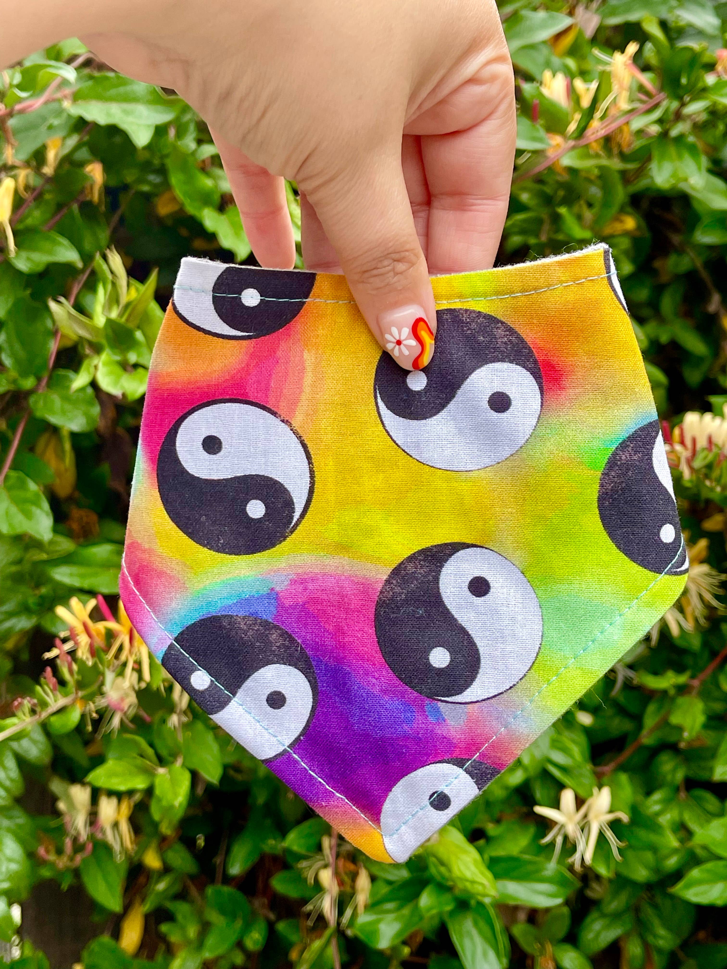 Very Vintage Designs – wholesale Pet bandana – Dog – Yin Yang Dog Bandana – Rainbow Tie-Dye Print – Eco-Friendly7