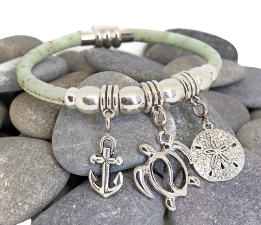 Sea Ranch Jewelry - Vente Bracelets à breloques/pendentifs - Programme d'affichage de bracelets en liège ICBDP Charm Bar2