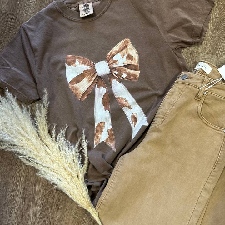 Kokseprint Sløjfe T-shirt for engroshandel hos The Blake and Gray Company