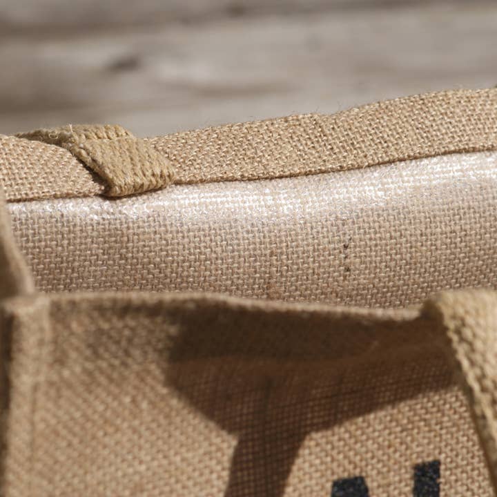 treusinn. - Wholesale Grocery/Shopping Bag - Shopper JUTE – All you need is Love and a Dog – Bag2