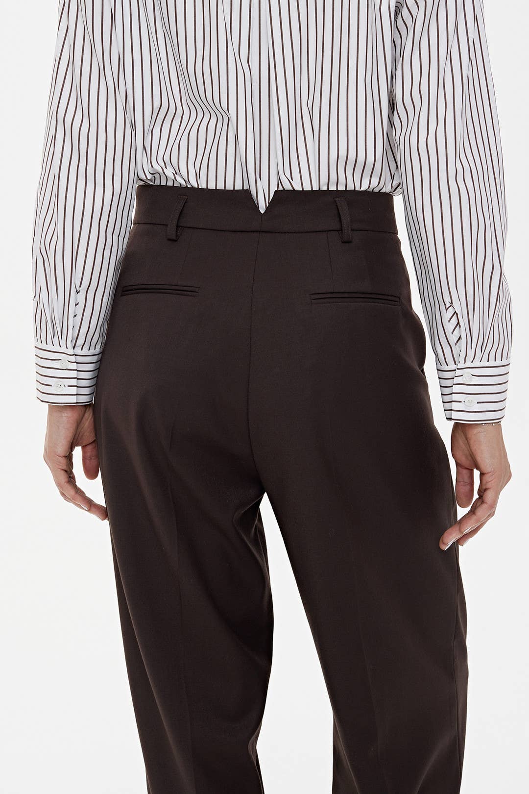 CAPSULE by Agnė Gilytė - Wholesale Pants - Women's - Trousers 'SEATTLE | relaxed straight-leg in chocolate brown5