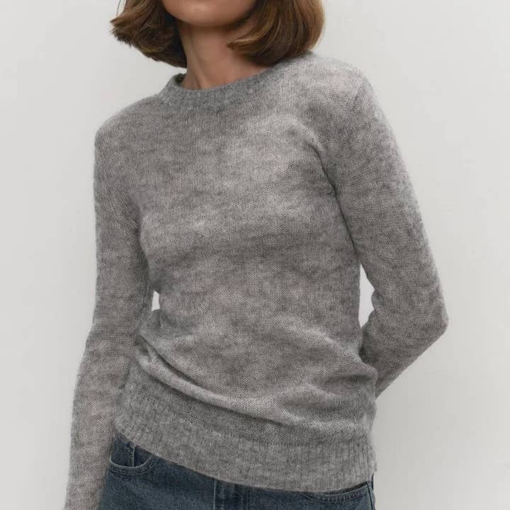 Rosa Clothing - Wholesale Knit Sweater - Women's - Minimalist French Comfort Knit Thin Sweater6