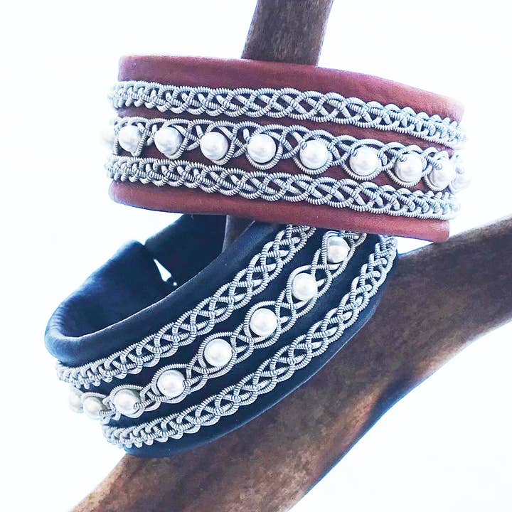 Bracelet en étain Brett Sami Laponie avec perles blanches #57 pour la vente par Jojk