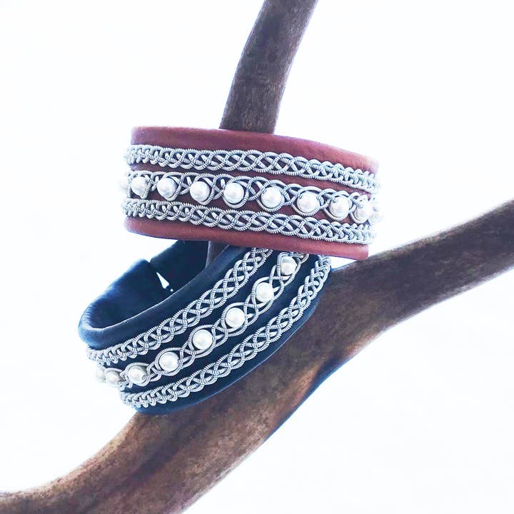 Brett Sami Lapland Tin Armbånd Med Hvide Perler #57 for engroshandel hos Jojk