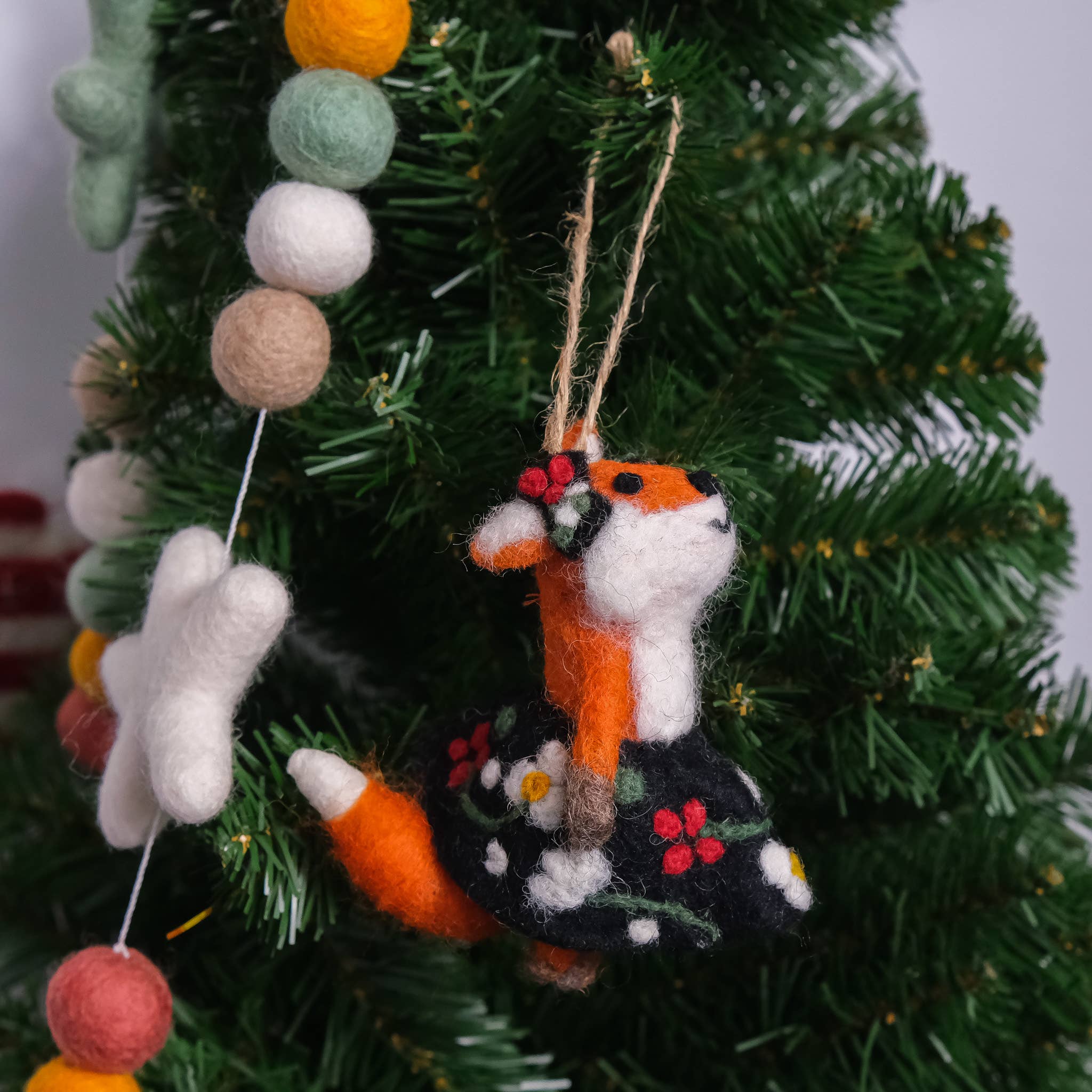 Karma Nepal Crafts – wholesale Ornament – Needle Felted Fox Christmas  Ornaments 7