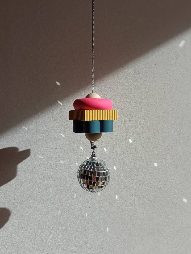 Hey Denise – Engroshandel Solfanger – Firkantet solfanger i Jesmonite – håndlavet farverig dekoration0