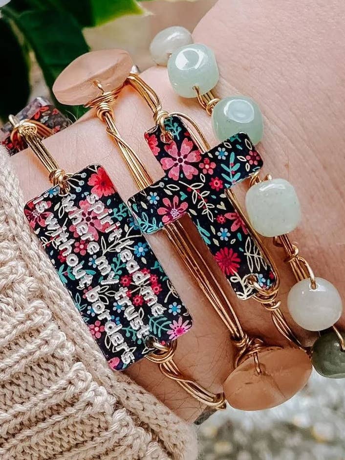 Conjunto de Pulseiras (Total de 12 Pulseiras) por atacado de The Blushing Magnolia