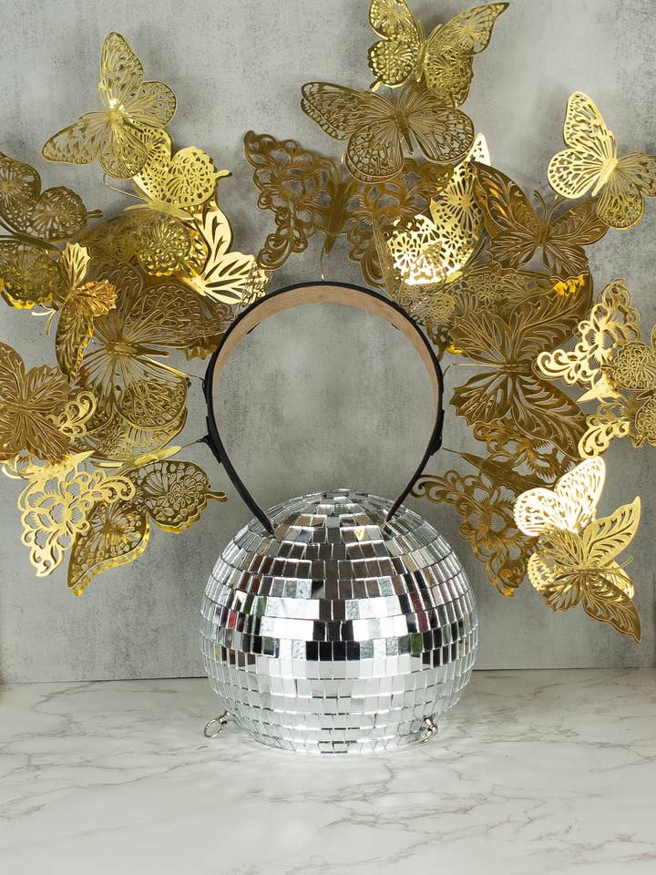 Corona de Mariposa de Oro Personalizada: Tocado para Festival del Renacimiento para venta al por mayor de Shutterhaus