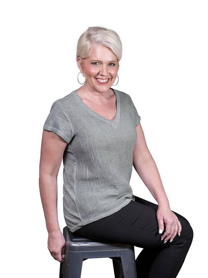 TINA Stephens Italy/Tees By Tina - Wholesale Blouse - Women's - Nola Cotton/Linen V-Neck Top (BSS207)8