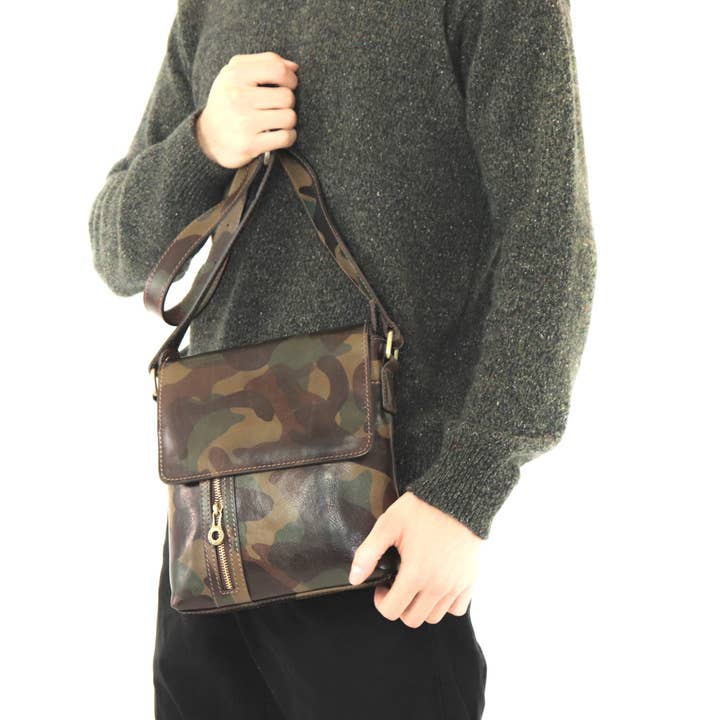 Printed leather shoulder bag art. 112230 for wholesale by Suie Valentini srl