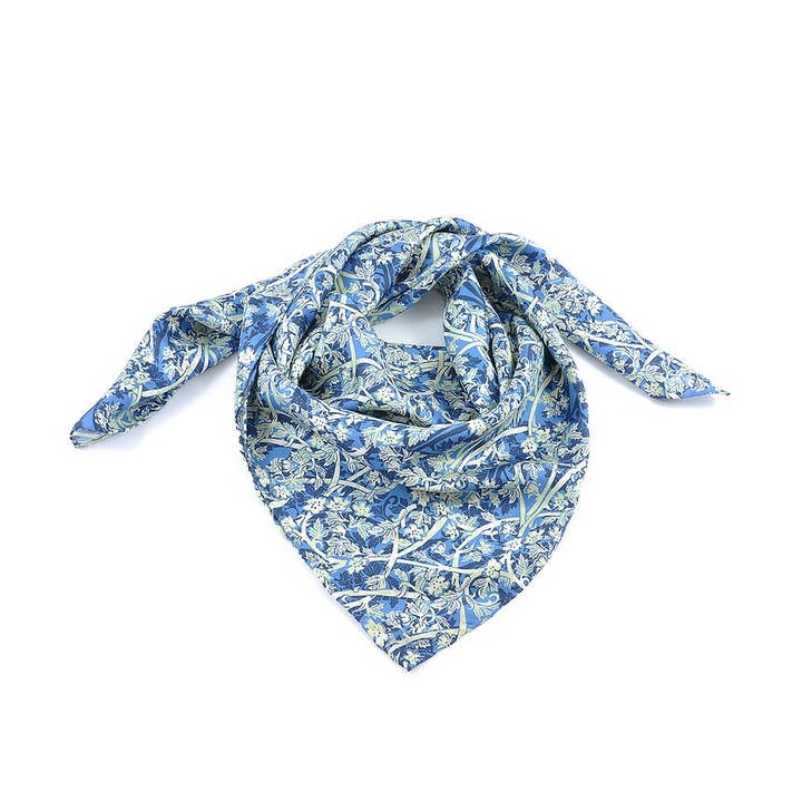 Foulard carré Roses Bleues pour la vente par David Watson