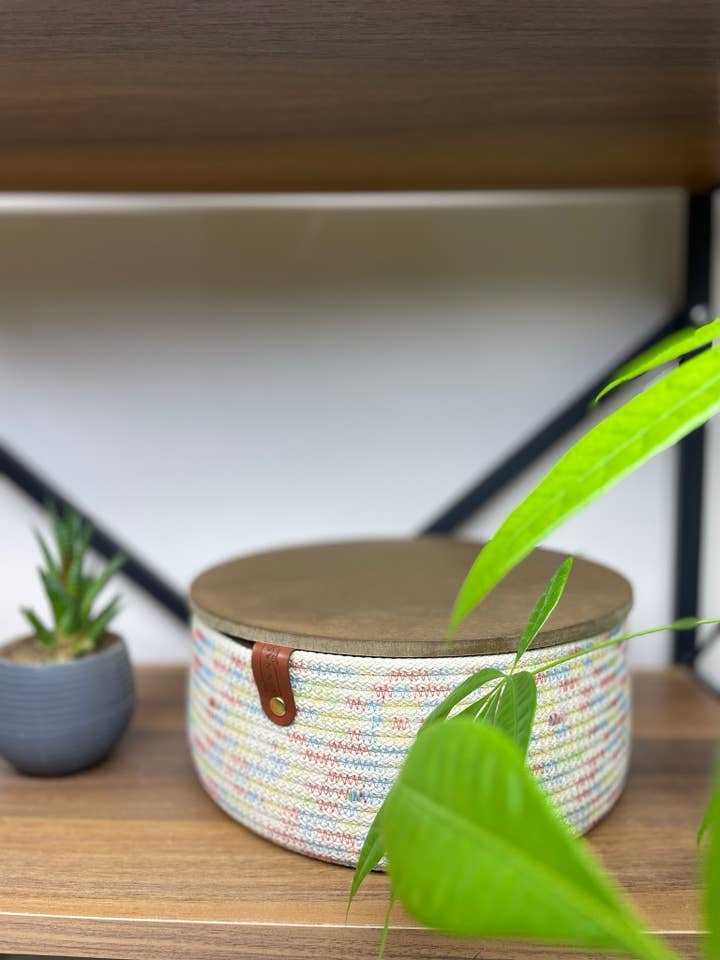 Cesta de cuerda con tapa de madera, tela de algodón, blanca neutra para venta al por mayor de SannasDecor