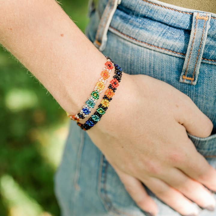 Bracelet fleur arc-en-ciel pour la vente par Lucia's Imports