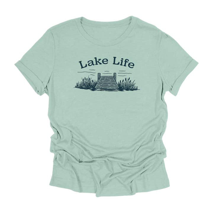 Camiseta Vida de Lago | Camiseta Gráfica Vista al Lago | Impresa en Serigrafía para venta al por mayor de Counter Couture