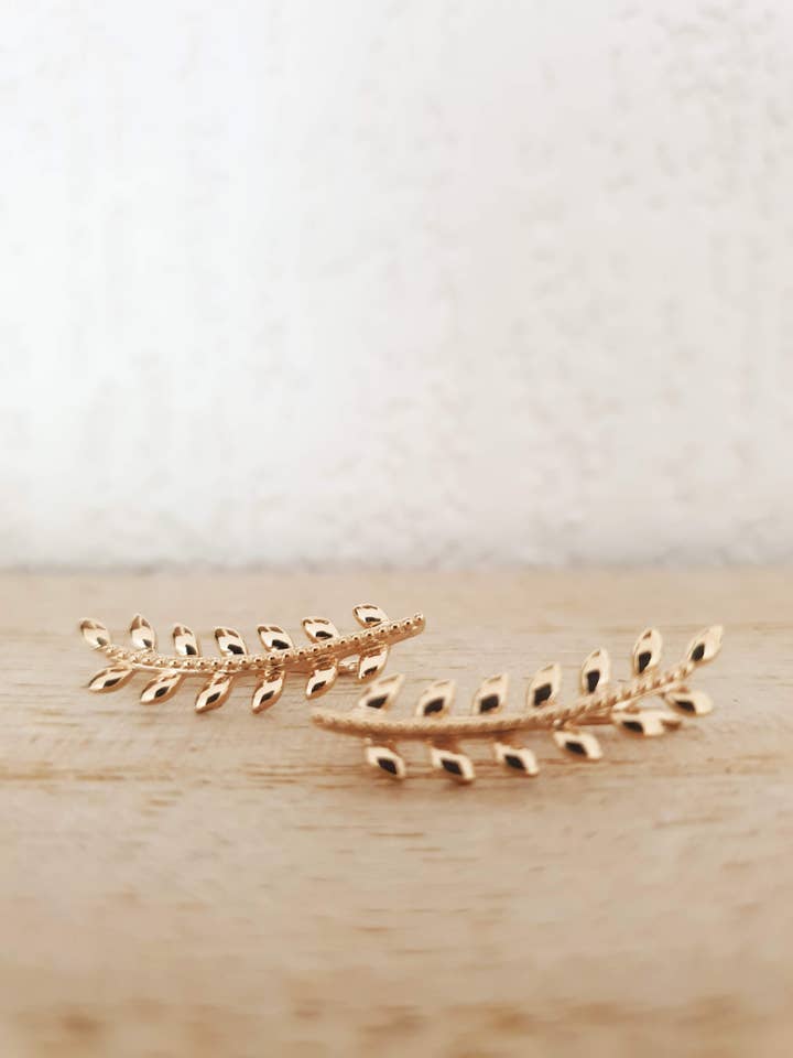 Goudvergulde oorbellen in bladvorm voor wholesale door SIUKA