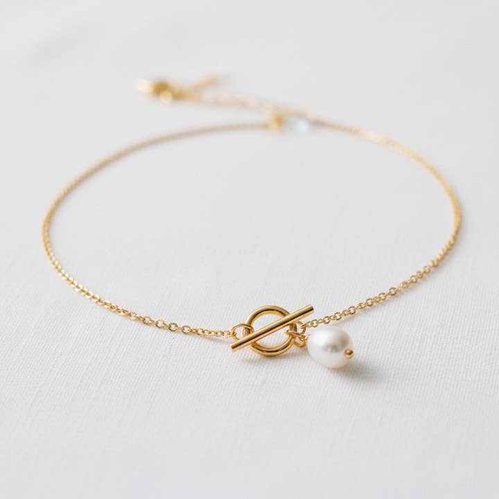 paperln - Wholesale Pendant/Charm Necklace - Refined Pearl Necklace with Delicate Drop Design1