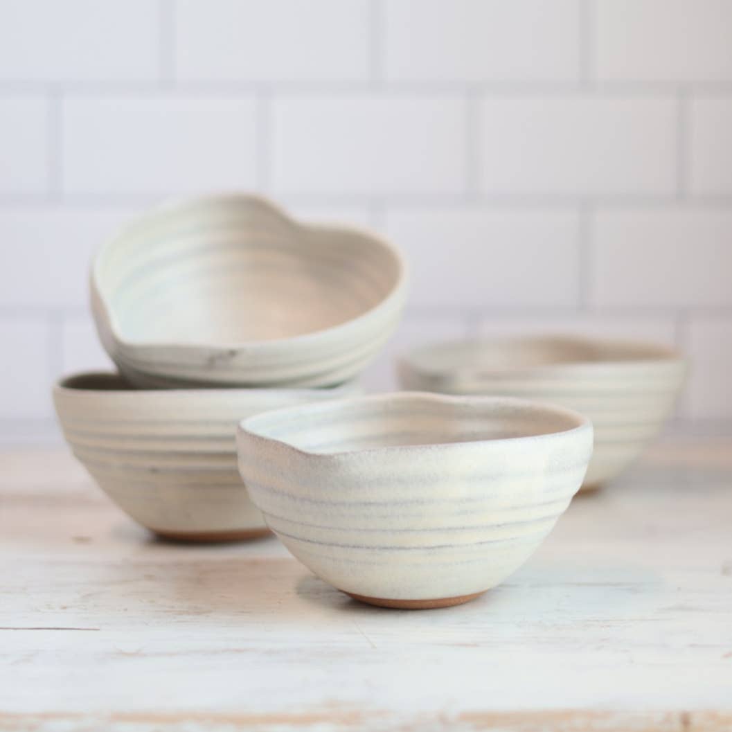 Gravesco Pottery - Vente Bol - Bol en forme de cœur fait main en crème2