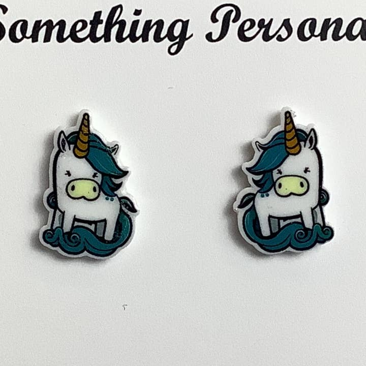 Bashful Unicorn Oorbellen voor wholesale door Something Personal