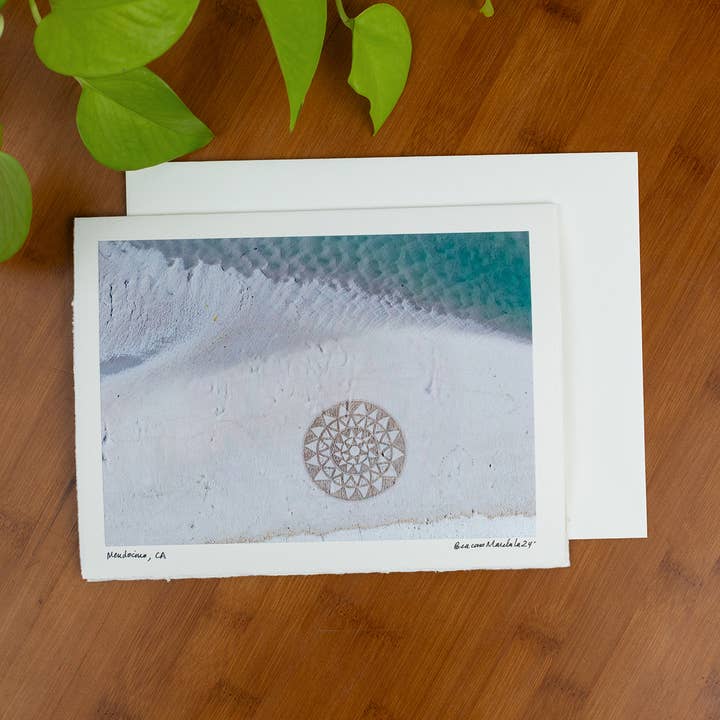 Carte de vœux Sand Mandala Art - Mendocino Coast, CA pour la vente par Beacons Mandala
