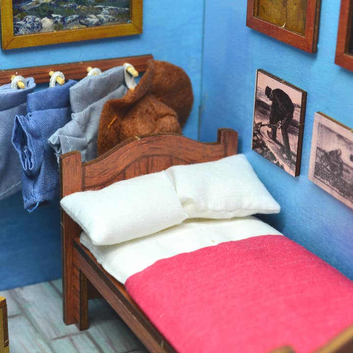 Today is Art Day - Wholesale Decorative tabletop object - Bedroom in Arles - Vincent van Gogh - Miniature Room4