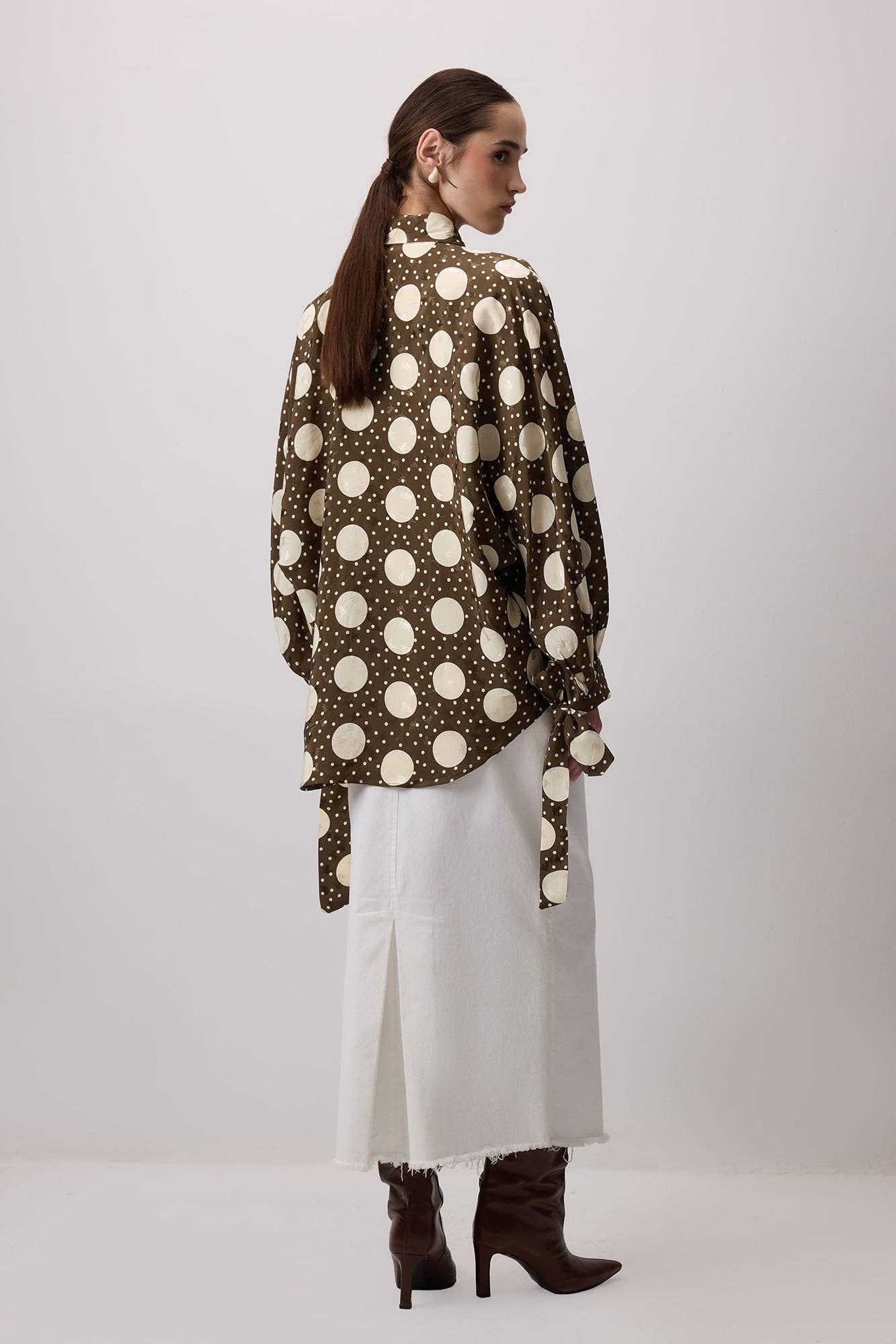 Khaki BLUSE MIT PUNKTEMUSTER UND BALLONÄRMELN für den Großhandel auf Faire3