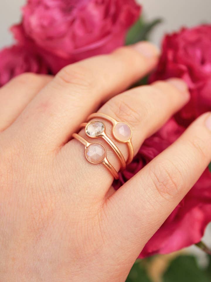 Anello Mini Pebble - Oro Rosa per la vendita all'ingrosso da parte di Ash & Rose