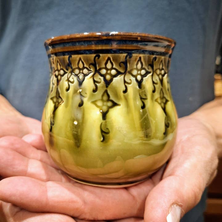 Plays in Mud Pottery – Copo de vinho por atacado – Copo de Vinho sem Pé - Feito por Encomenda - Cerâmica Artesanal18