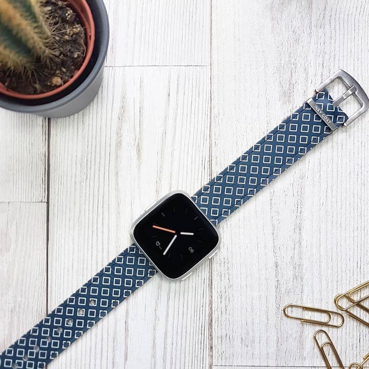 Correa de reloj Fitbit Versa de cuero azul marino para venta al por mayor de Inky Goat