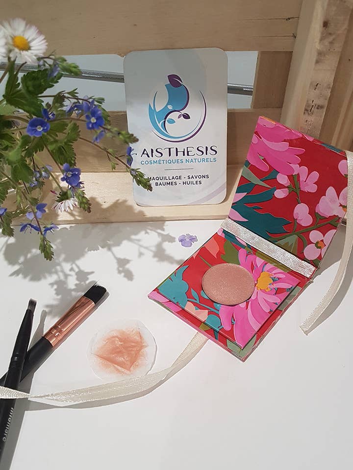 Beige eyeshadow for wholesale by AISTHESIS