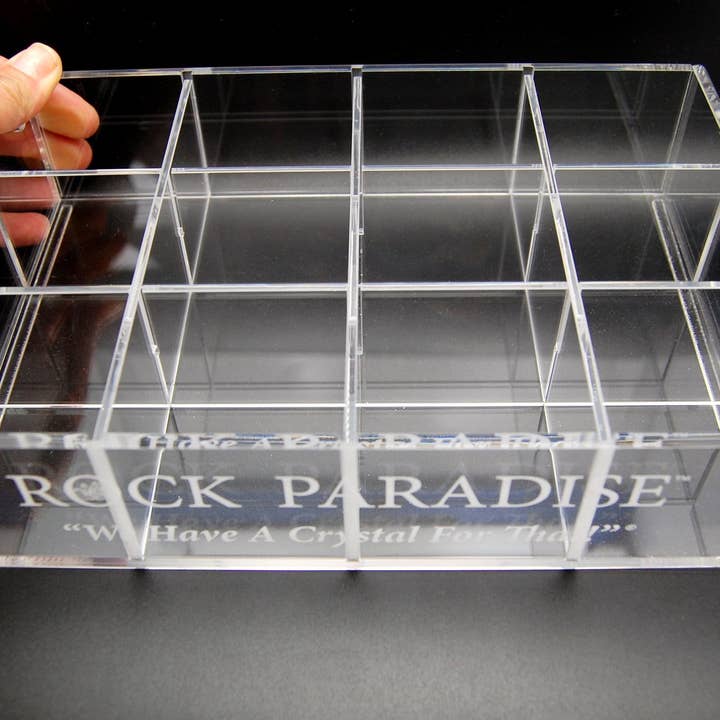 Rock Paradise – Engroshandel Pyntebakke – Displaybakke i akryl med justerbare rum – Krystalorganizer1