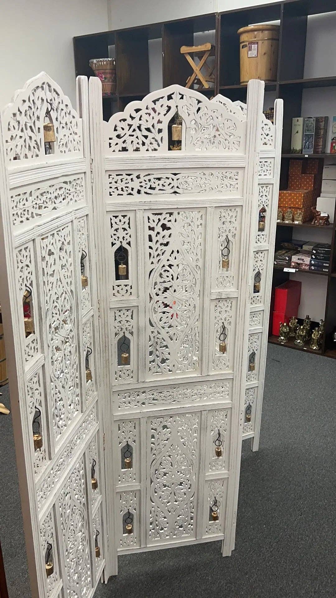 everythingbamboo – wholesale Room divider – 4 Panel Folding Screen Hardwood Hand-Carved With Bells Privacy Screen Room Divider White Washed BRD063