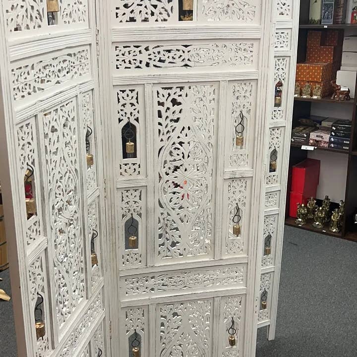everythingbamboo – wholesale Room divider – 4 Panel Folding Screen Hardwood Hand-Carved With Bells Privacy Screen Room Divider White Washed BRD063