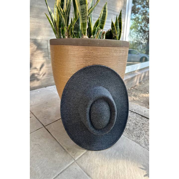 One and Only Accessories - Wholesale Fedora - Women's - Bestsellers Structured hat with a wide brim in faux felt Fas6