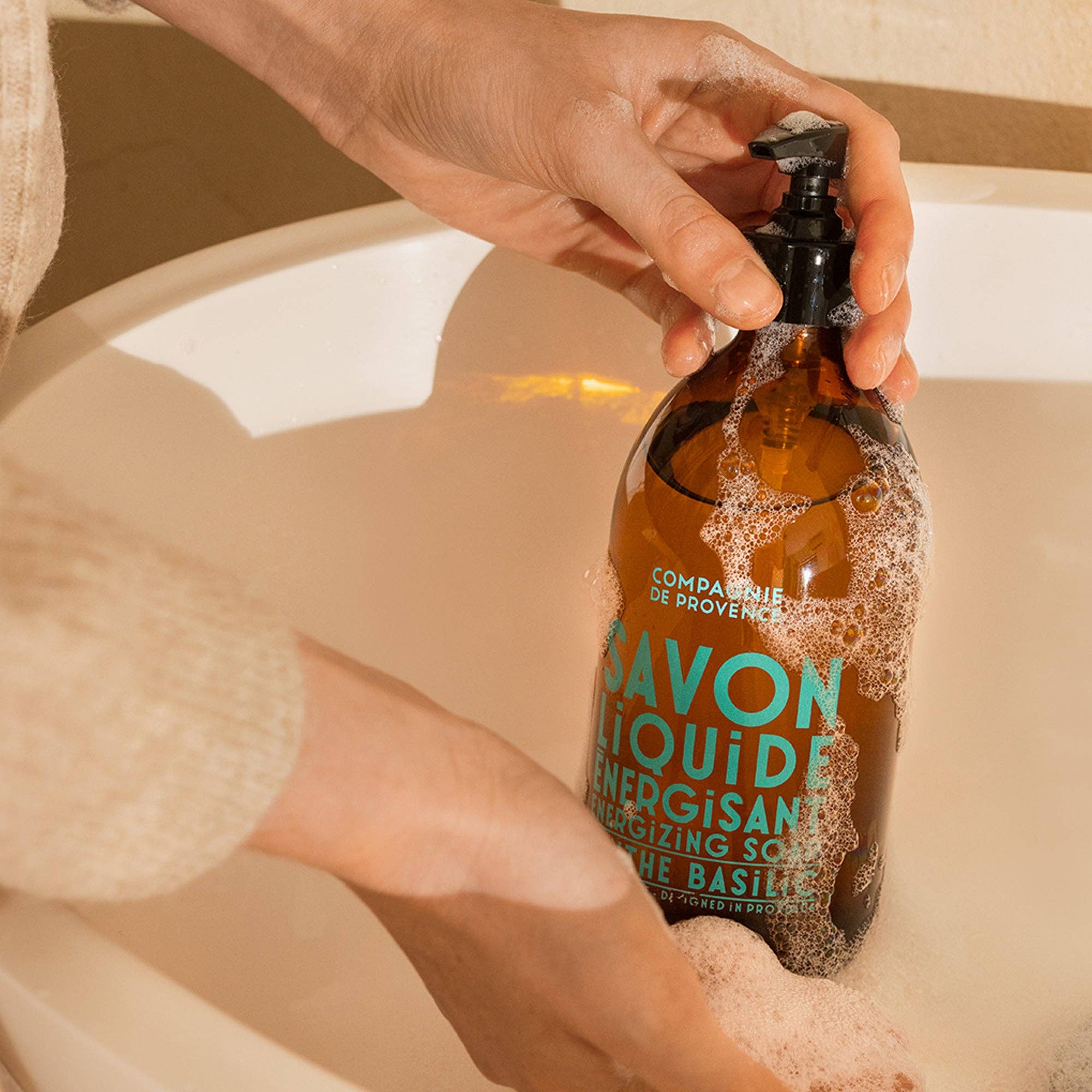 Cie Luxe Brands- Compagnie de Provence - Wholesale Hand Soap/Wash - Liquid Marseille Soap Mint Basil 10 fl oz Plastic3