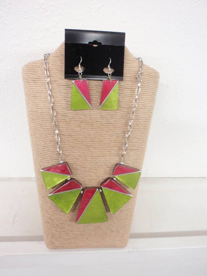 Ensemble de collier à cinq pendentifs en argent et chaîne verte et rose 17270 pour la vente par International Duru's