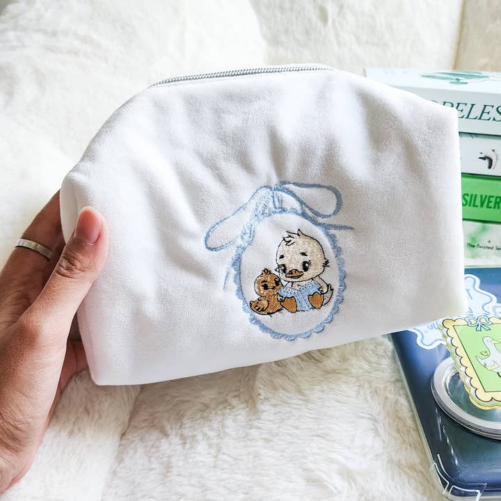 Pochette à livres zippée du club de lecture Duck and Chick pour la vente par The Bean Workshop