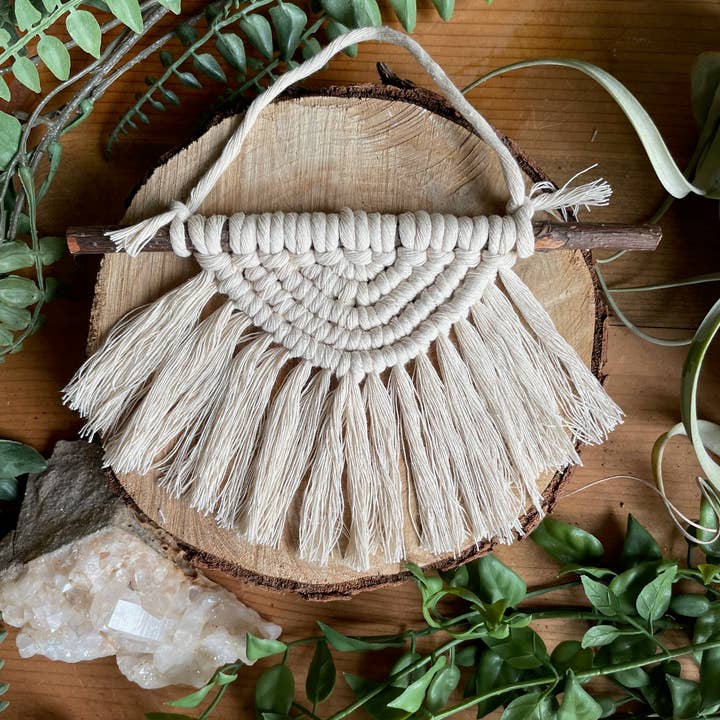 Tangled Up In Hue – Engroshandel DIY-hobbysæt – DIY Sunburst Mini Macrame vægtæppe Kit