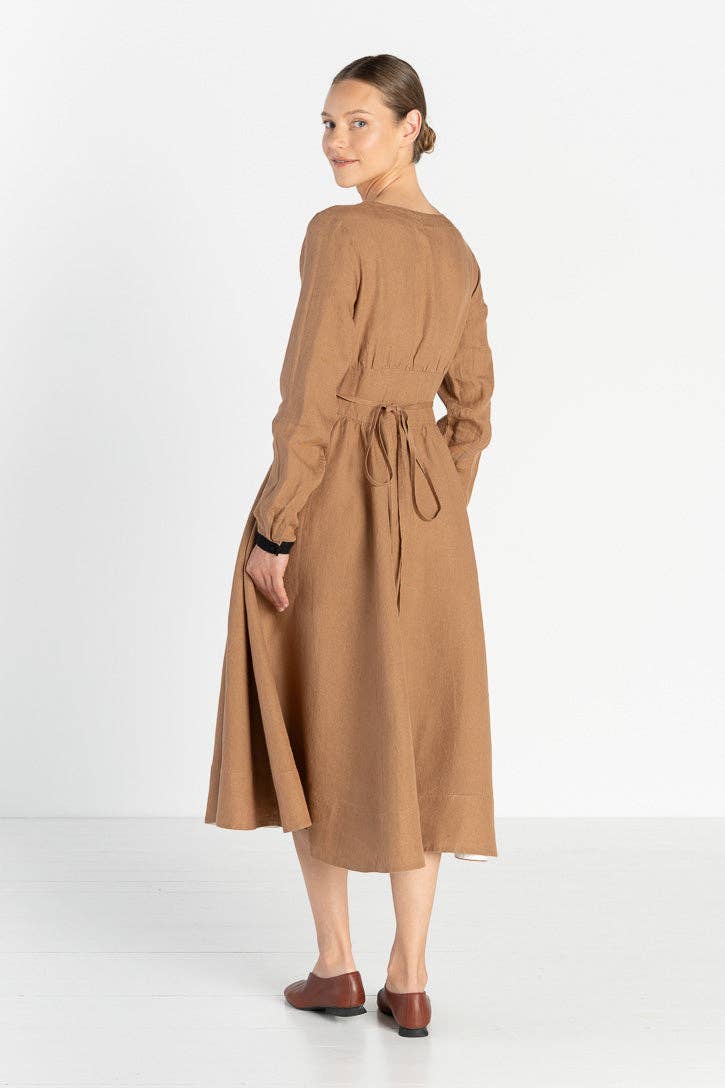 Son de Flor – Großhandel Kleid – Damen – Diane – Leinen-Midikleid mit V-Ausschnitt15