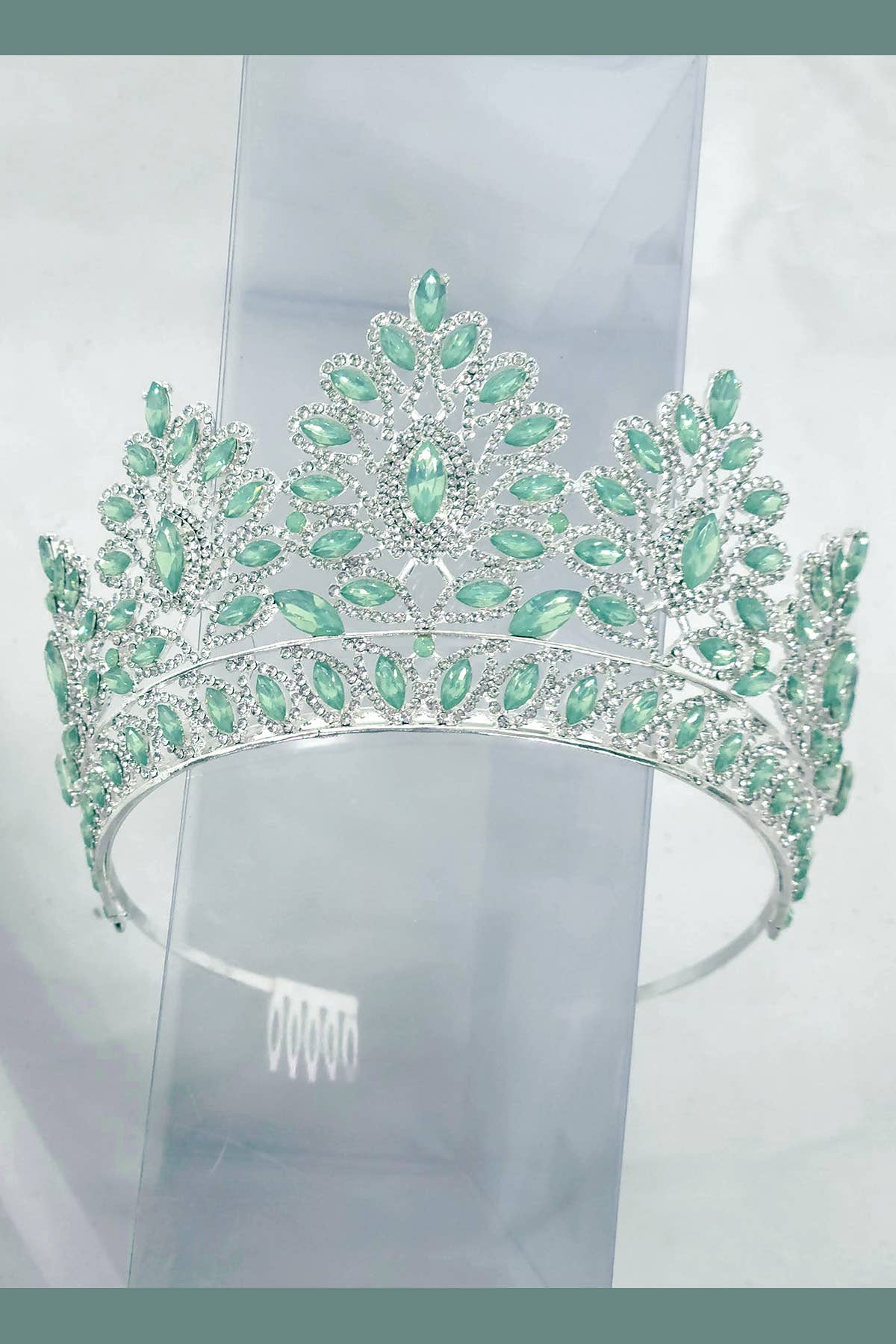 Chicas - Wholesale Tiara - Women's - One Size Fits All Metal Tiara With Rhinestones. HT93732