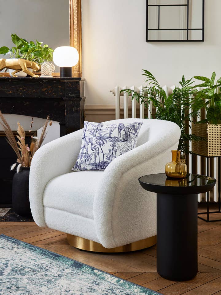 Bella fauteuil van bouclé wol en messing voor wholesale door Potiron