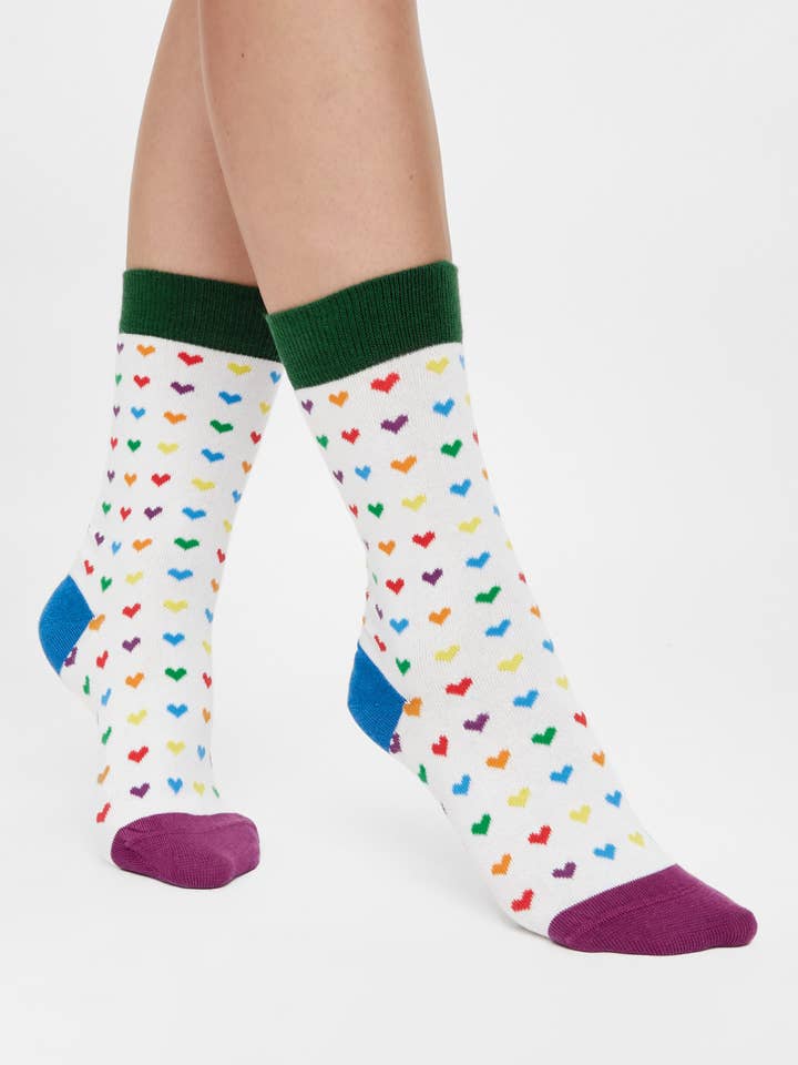 Natural Vibes – Großhandel Socken - Unisex – Herzen Bio Socken - Weiße Socken mit bunten Herzen, Hearts