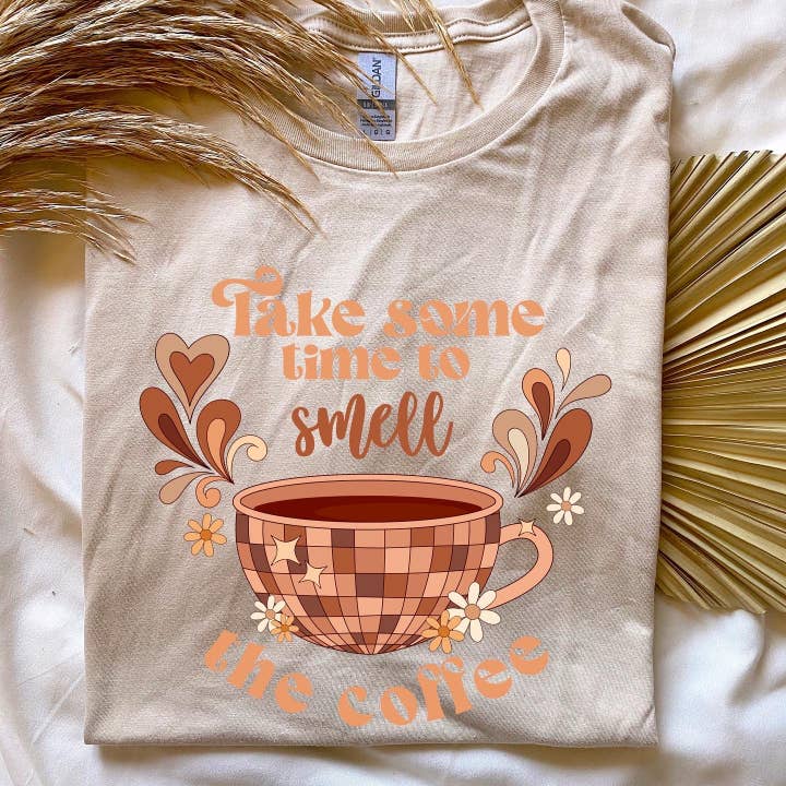 Neem even de tijd om de grafische top van de koffie te ruiken voor wholesale door amarieacreates