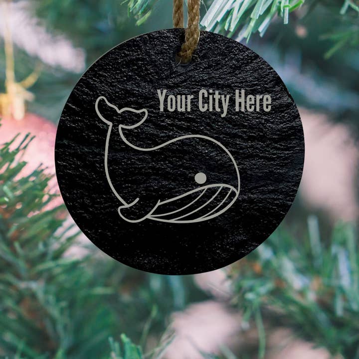 Anpassad valornament i skiffer - Personligt stad/stat-namn för wholesale av Mermaid of Hilton Head