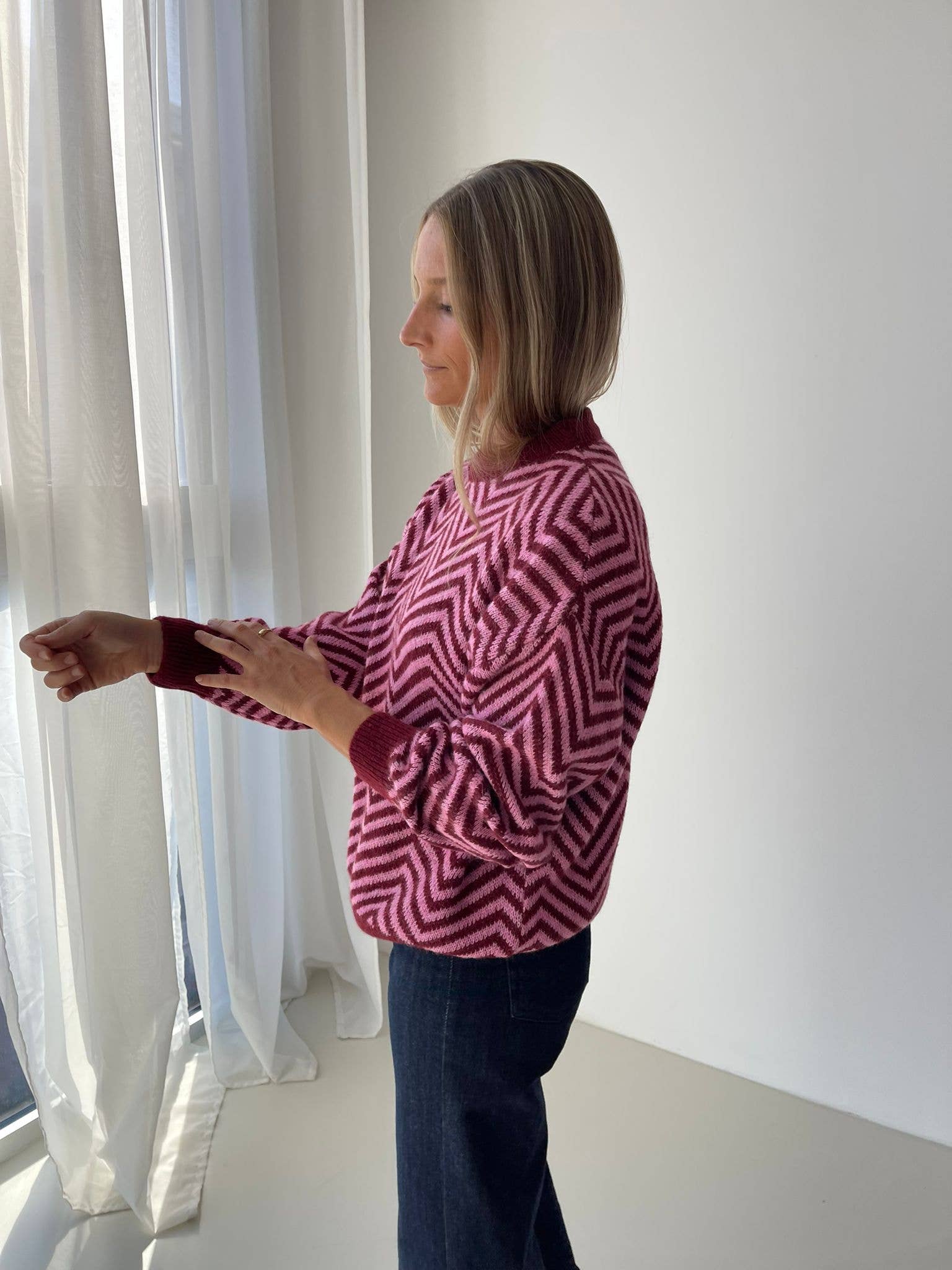 MindTraveler - Wholesale Knit Sweater - Women's - Leonor Burgundy and Pink Jersey3