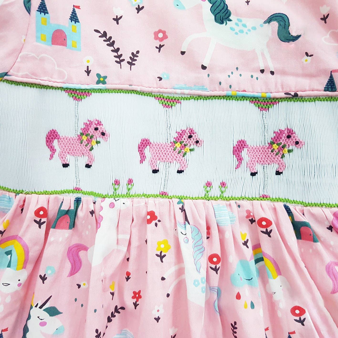 Angeline Kids - Venta al por mayor Vestido - Niños - Vestido fruncido a mano de unicornio arco iris para bebé niña2