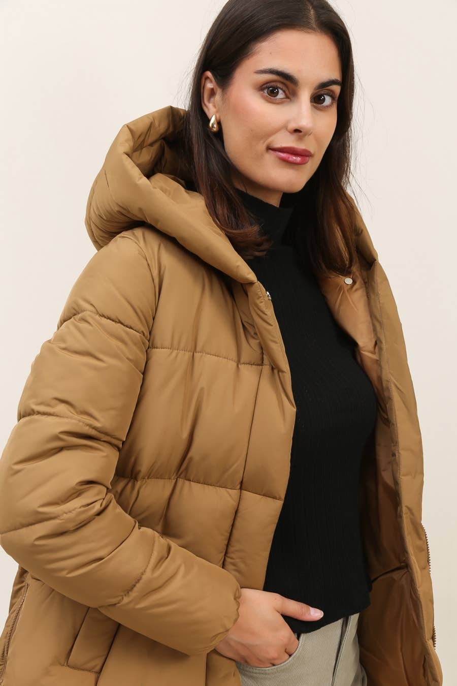 Attrait Paris - Wholesale Puffer Jacket - Women's - Long quilted down jacket with hood21