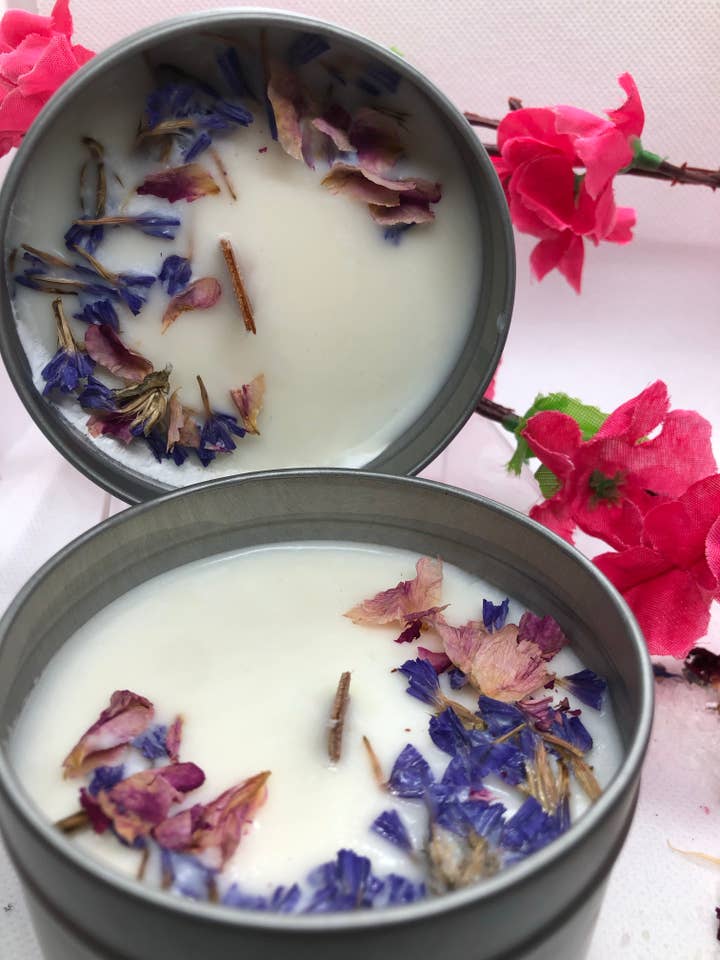 Apple Cinnamon Candle for wholesale by Luxuria Studios