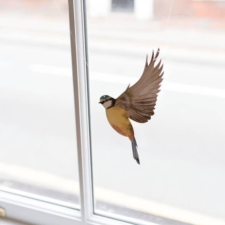 Art décoratif d'oiseau Mésange bleue | Décoration suspendue d'oiseau pour la vente par Kate Slater
