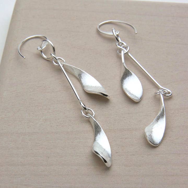 BRETELLES EN FORME DE GOUTTE DE ROSÉE pour la vente par JewellerAJGreen