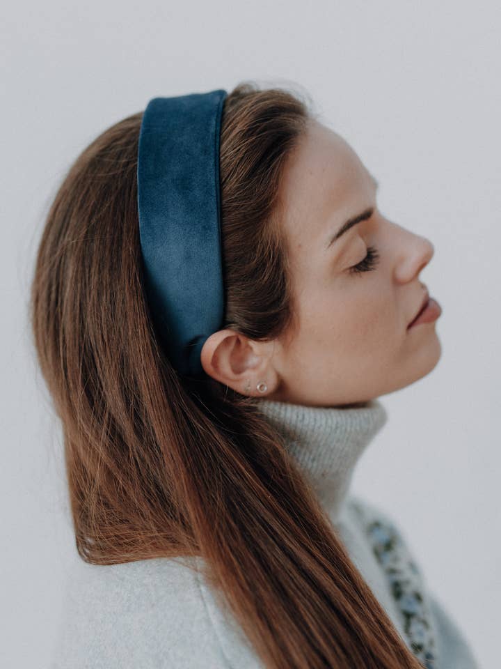Basic blue velvet headband for wholesale by Nuevemi